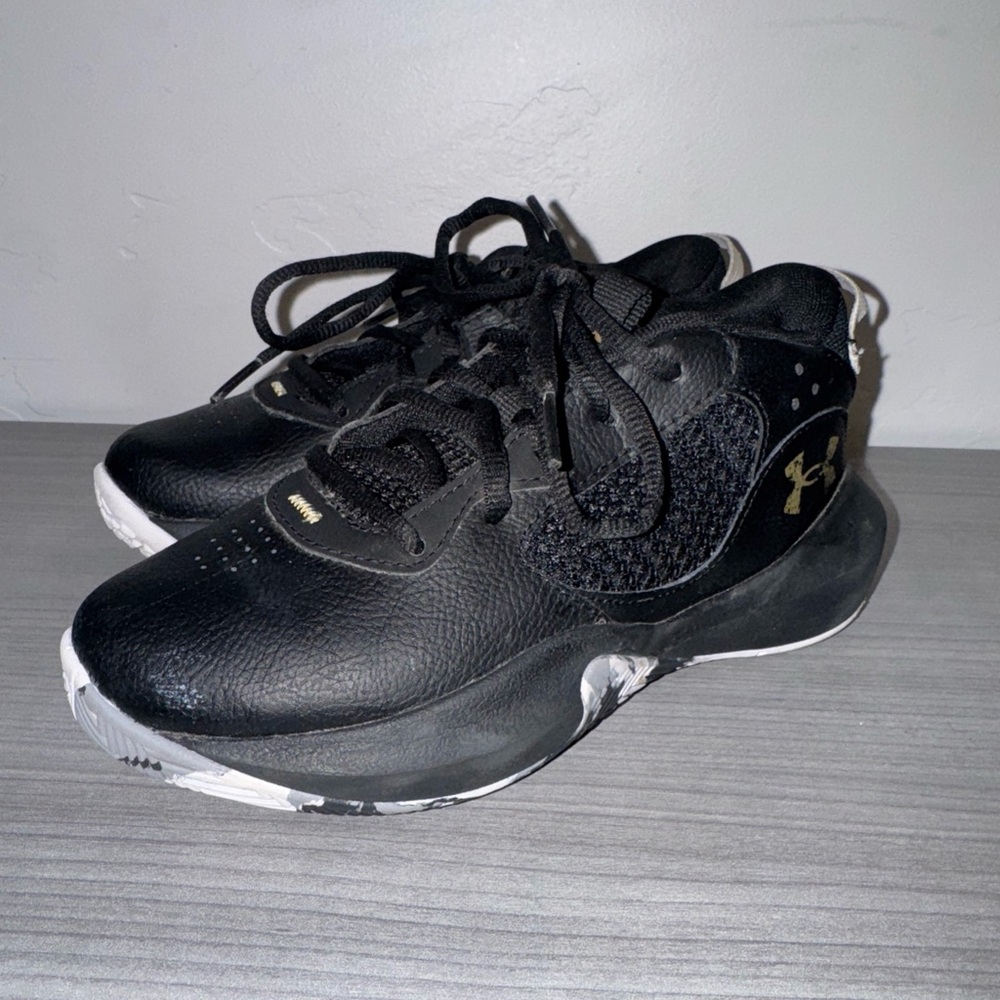 Under Armour Lockdown Little Boy's Leather Basketball Shoe Size 1Y Black Lace Up